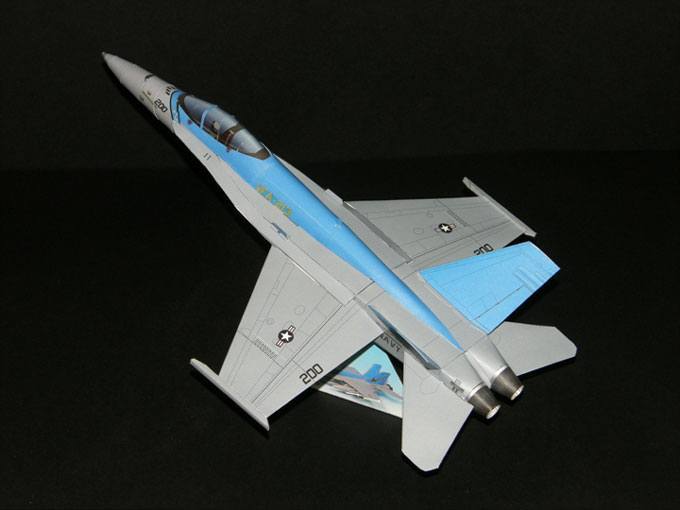 Истребитель McDonnell Douglas F/A-18F Черные Львы paper model