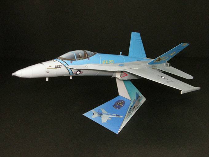 Истребитель McDonnell Douglas F/A-18F Черные Львы paper model