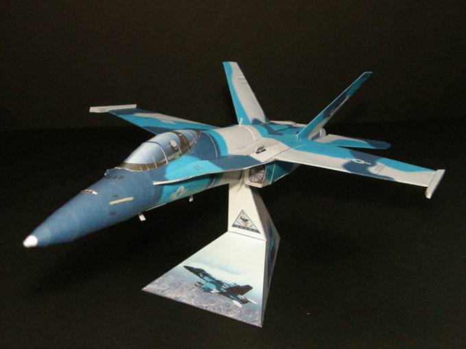 Истребитель McDonnell Douglas F/A-18C NSAWC paper model
