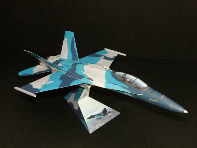 Истребитель McDonnell Douglas F/A-18C NSAWC paper model