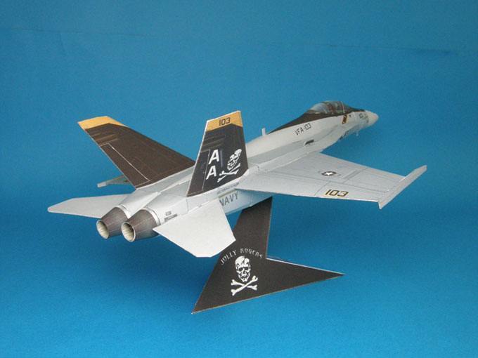 Истребитель McDonnell Douglas F/A-18F Веселые Роджеры paper model