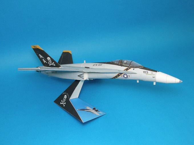 Истребитель McDonnell Douglas F/A-18F Веселые Роджеры paper model
