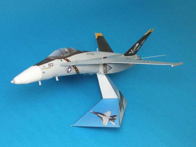 Истребитель McDonnell Douglas F/A-18F Веселые Роджеры paper model