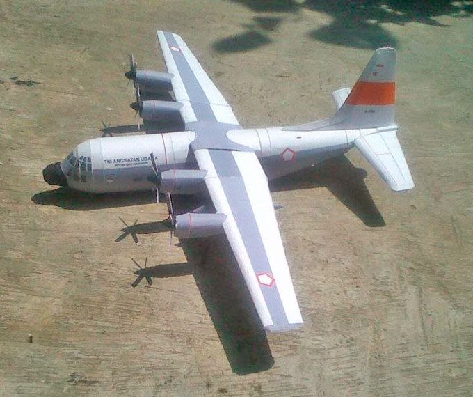 Самолет Lockheed C-130 Hercules paper model