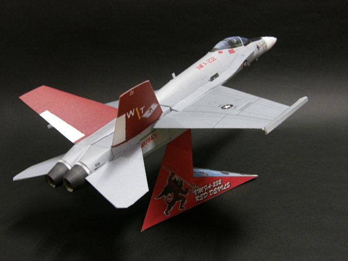 Истребитель McDonnell Douglas F/A-18 Красные дьяволы paper model