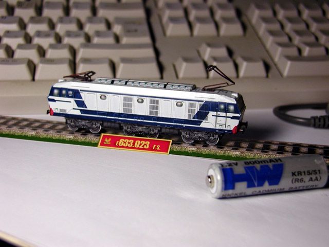 Локомотив E.633 paper model