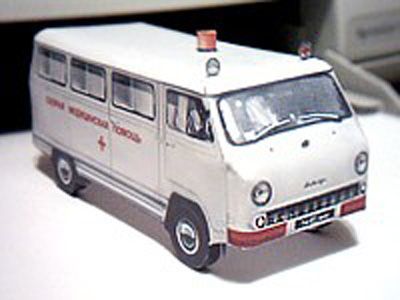Автомобиль РАФ-977ИМ paper model