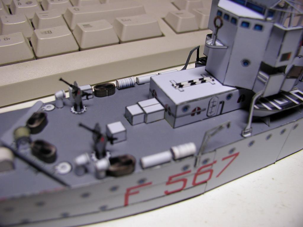 Корвет Ape (1973) paper model