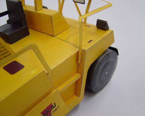 Пневмоколесный каток SAKAI TZ701 paper model