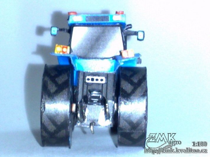 Трактор New Holland T8050 paper model