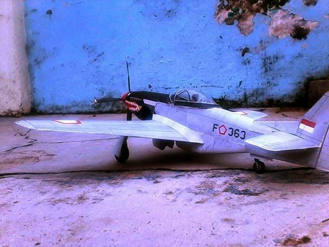 Истребитель North American P-51 Mustang Красные хвосты paper model