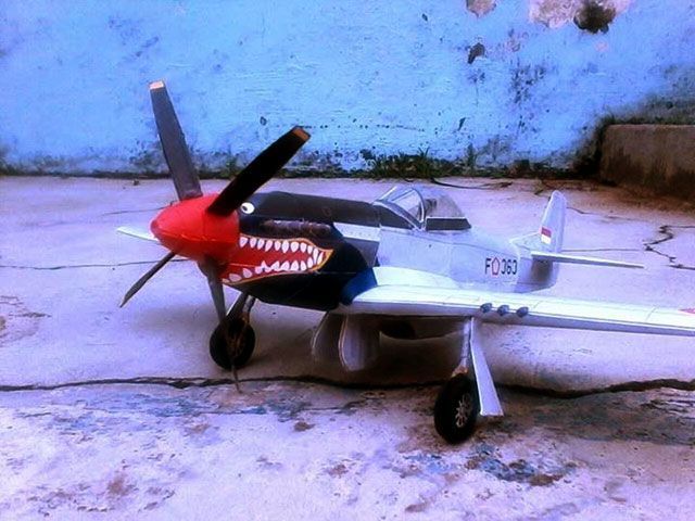 Истребитель North American P-51 Mustang Красные хвосты paper model