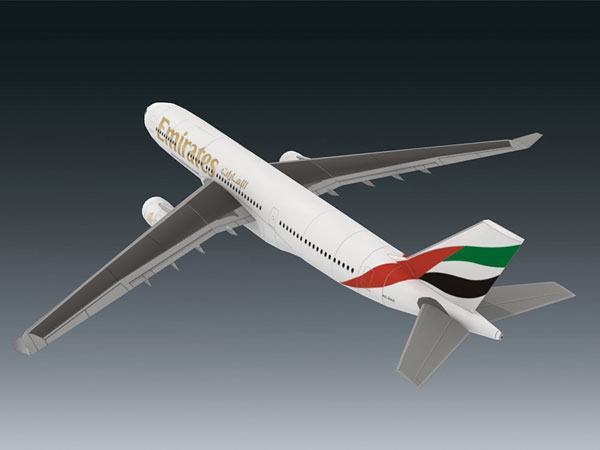 Авиалайнер Airbus A330-243 Emirates Airline paper model
