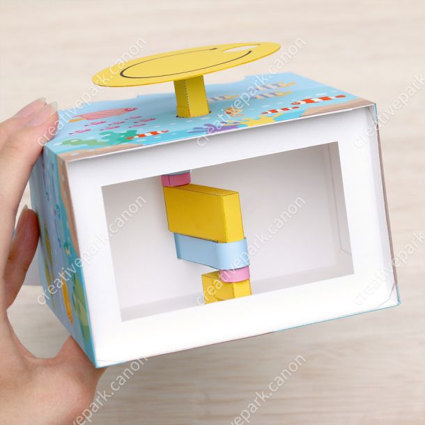 Погоня дельфина за летучими рыбами paper model