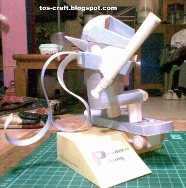 Супергерой Bat Warrior (Garudaboi) paper model