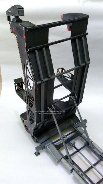 Тягач Type 99 Labor Carrier (Полиция будущего) paper model
