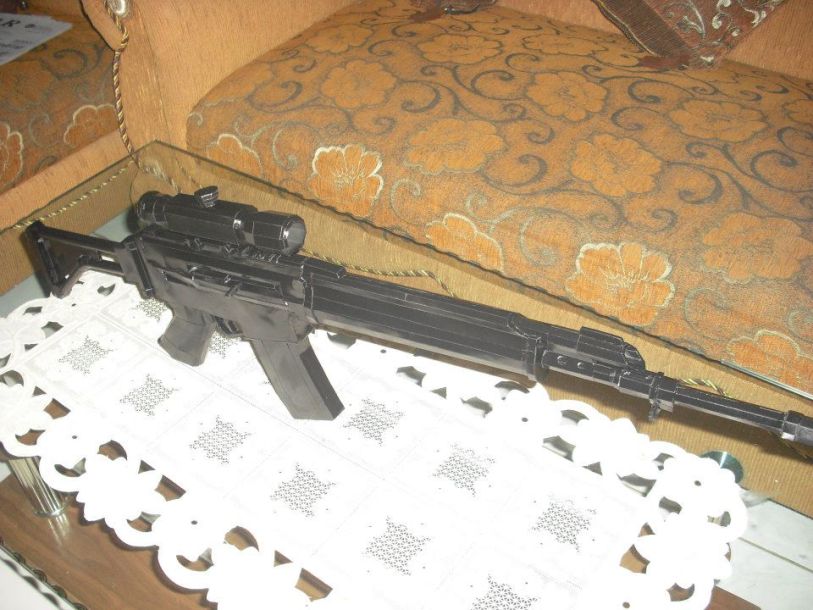 Штурмовая винтовка Pindad SS2-V4 paper model
