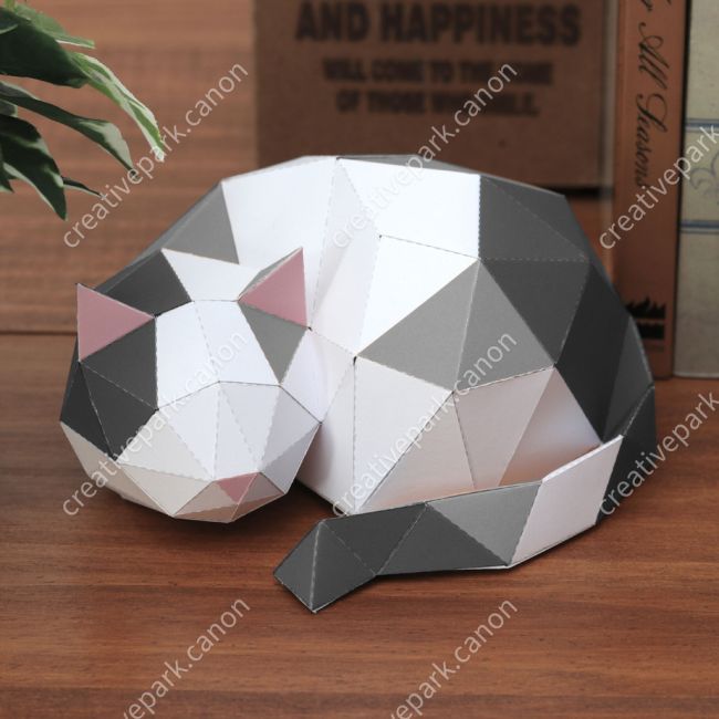Полигональная кошка (светло-серая) paper model