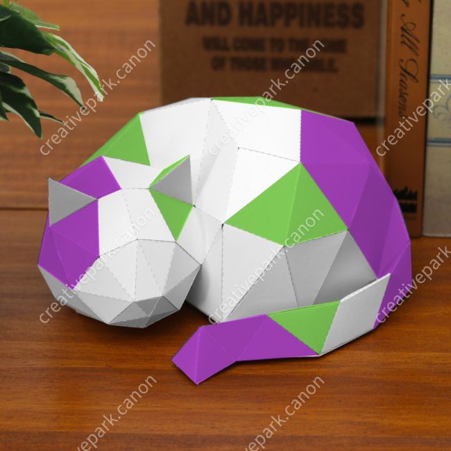 Полигональные кошки (фиолетовая и зелёная) paper model