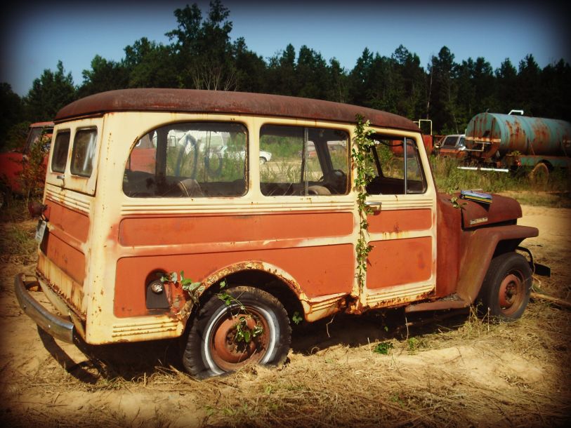 Заброшенный Willys Jeep Station Wagon 1949 года